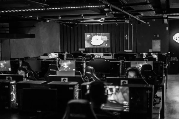 DOTA2中国区预选赛开战 徐志雷复出执教新军引关注